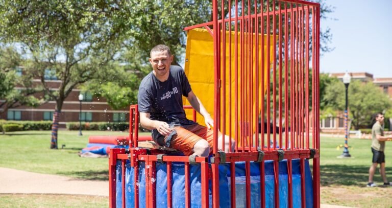 Rode Owen in dunk tank